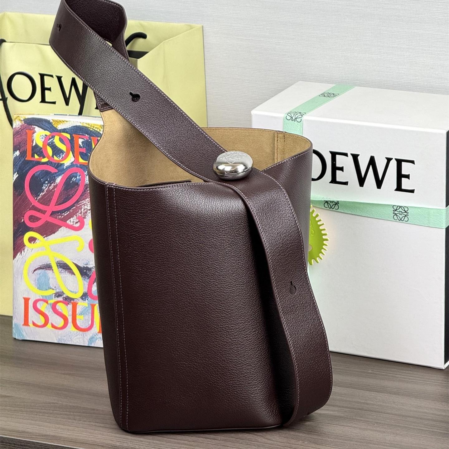 高仿Loewe*Bucket系列3468水桶袋牛血色大號免檢版
