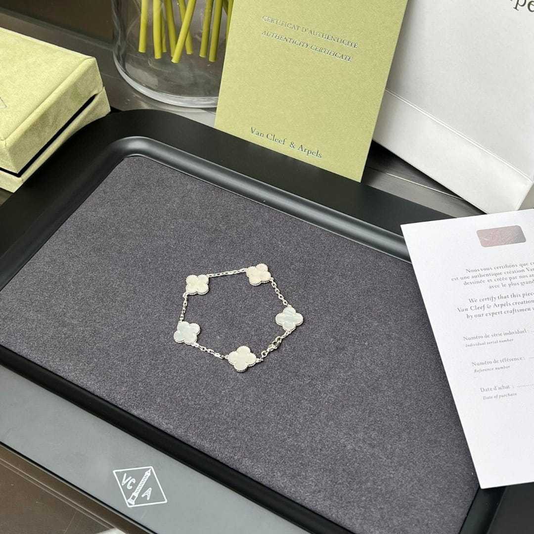 高仿首飾VanCleef&Arpels*RF48400貝母白金手鏈