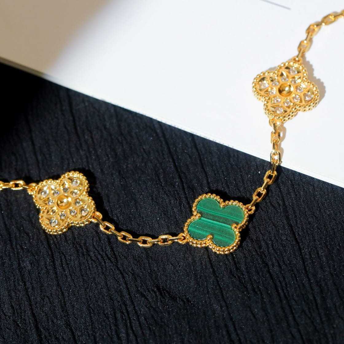 高仿首飾VanCleef&Arpels*RO7GQ00孔雀綠鑽石黃金手鏈