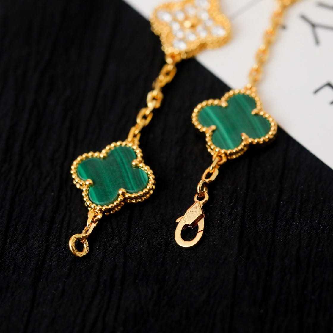高仿首飾VanCleef&Arpels*RO7GQ00孔雀綠鑽石黃金手鏈