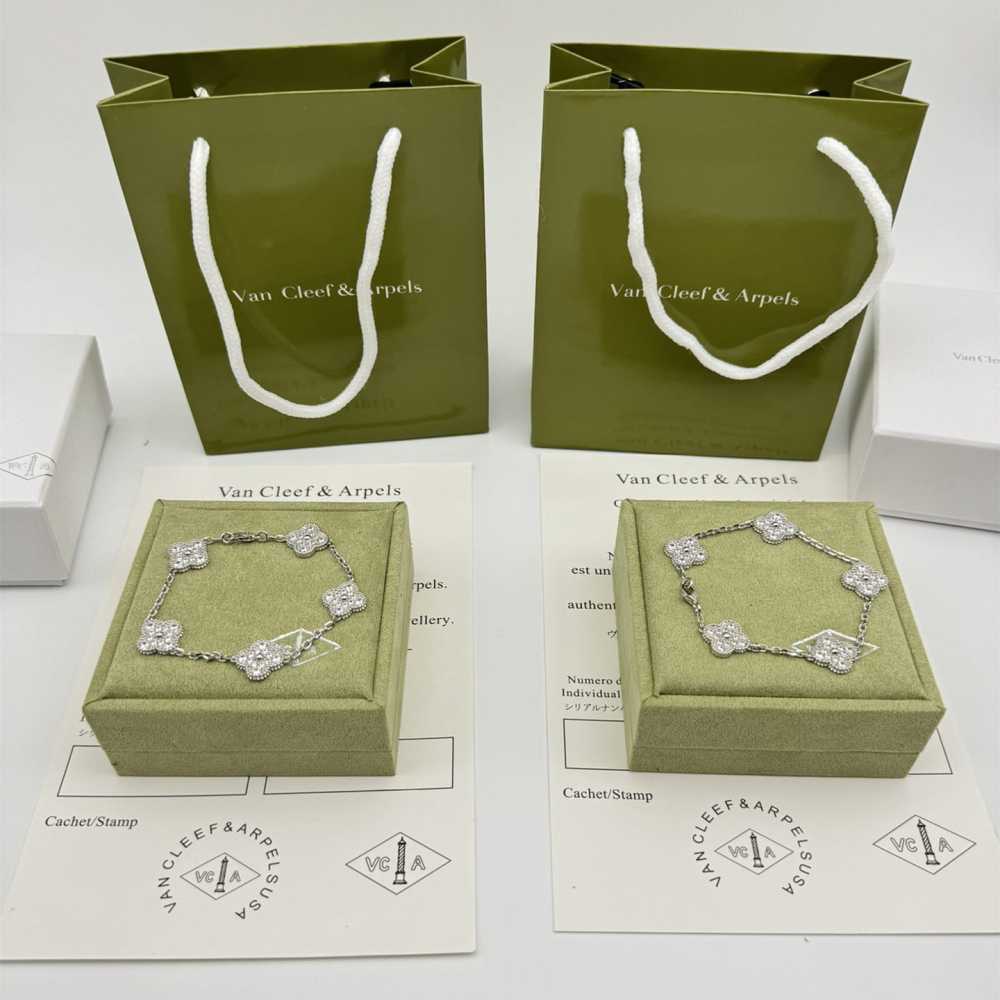 高仿首飾VanCleef&Arpels*RA415000五花滿鑽白金手鏈