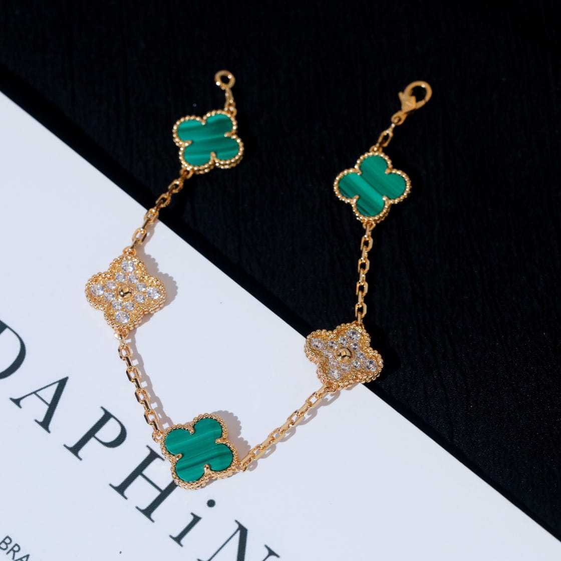 高仿首飾VanCleef&Arpels*RO7GQ00孔雀綠鑽石黃金手鏈