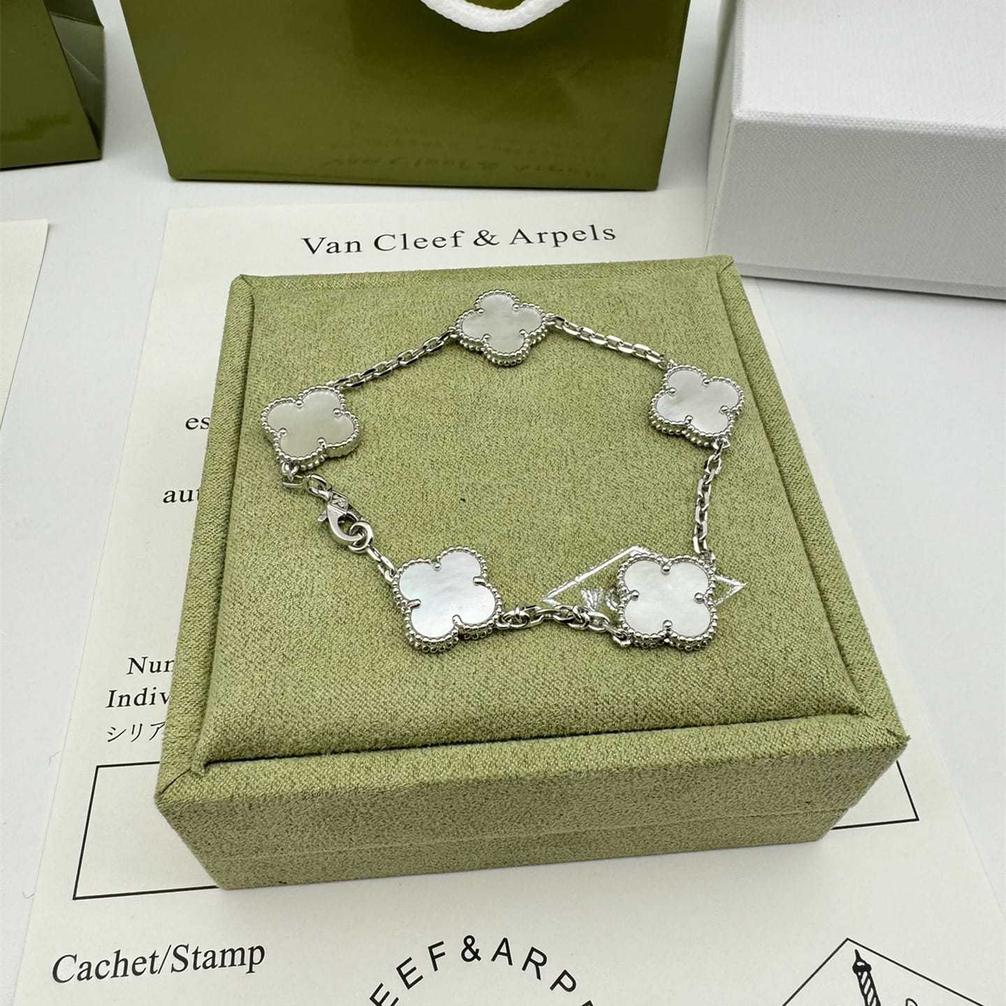 高仿首飾VanCleef&Arpels*RF48400貝母白金手鏈