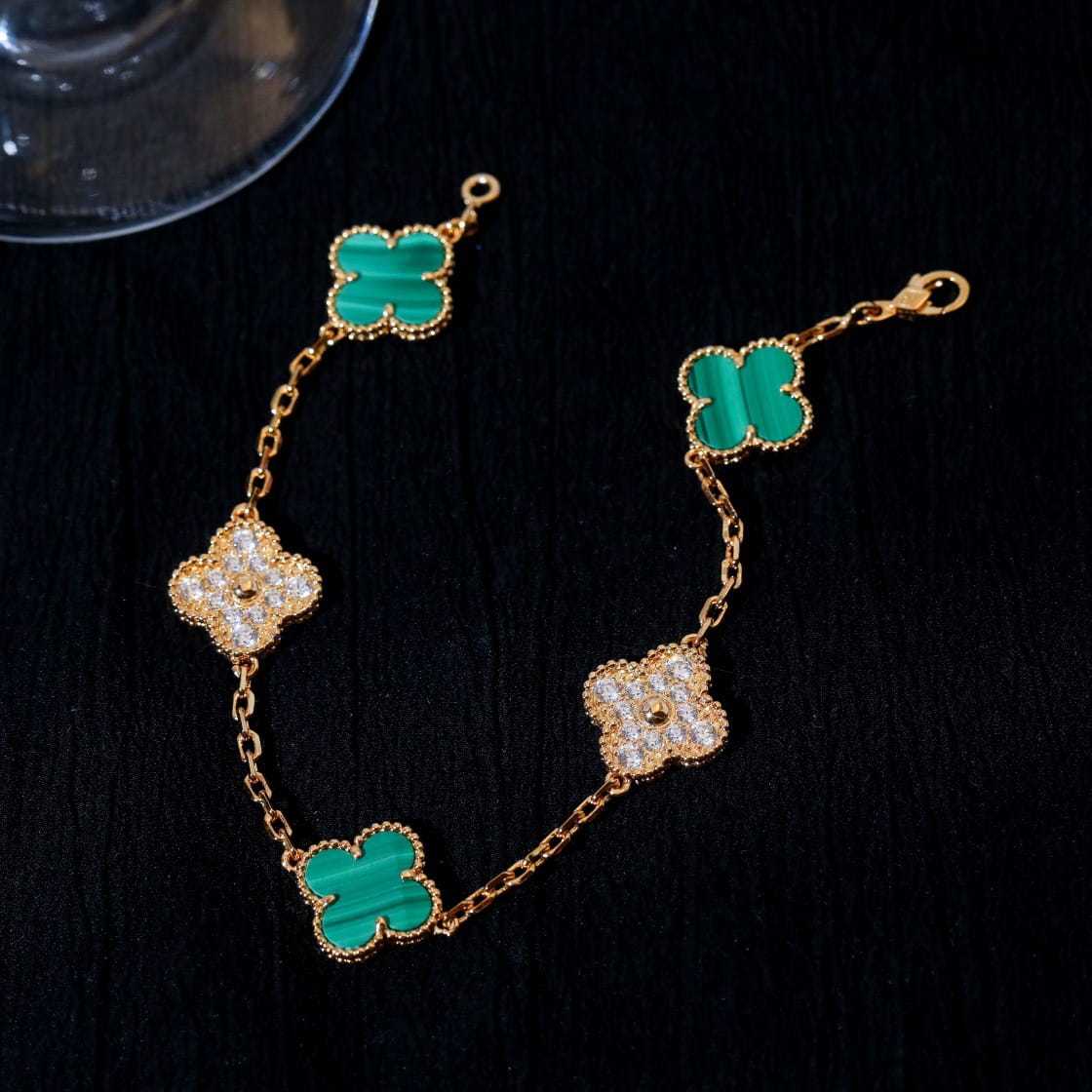 高仿首飾VanCleef&Arpels*RO7GQ00孔雀綠鑽石黃金手鏈
