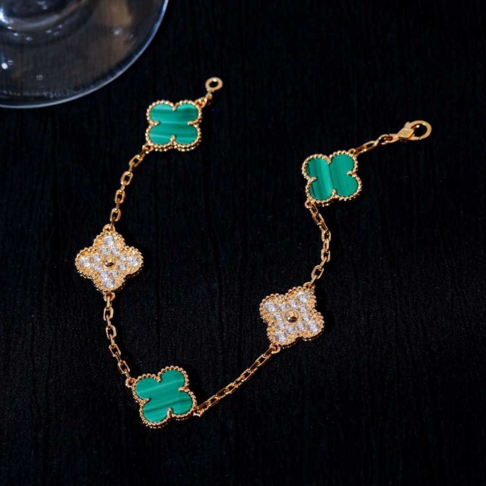 高仿首飾VanCleef&Arpels*RO7GQ00孔雀綠鑽石黃金手鏈