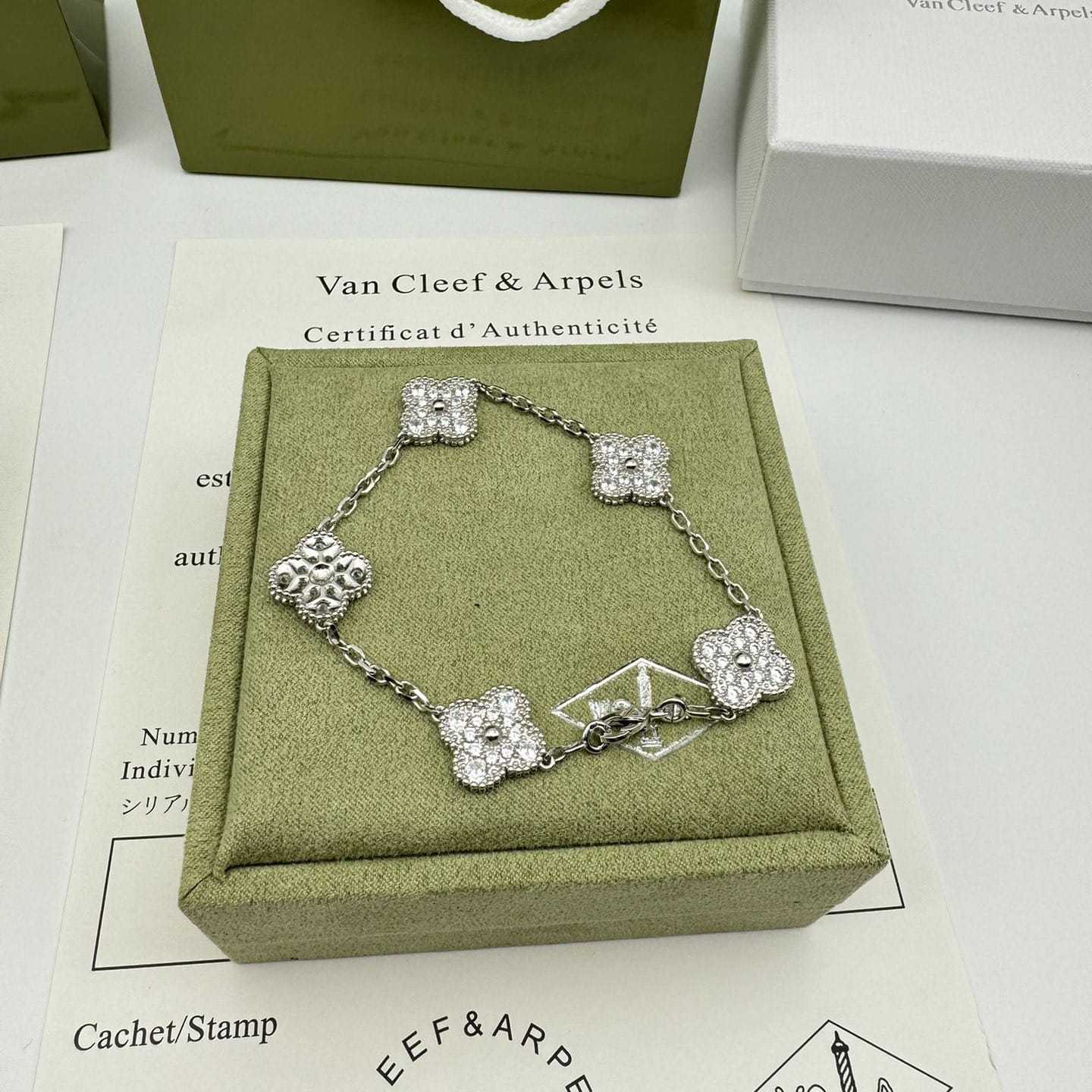 高仿首飾VanCleef&Arpels*RA415000五花滿鑽白金手鏈