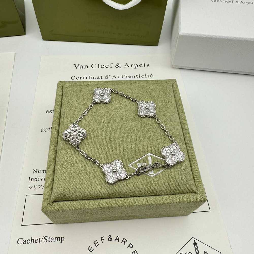 高仿首飾VanCleef&Arpels*RA415000五花滿鑽白金手鏈