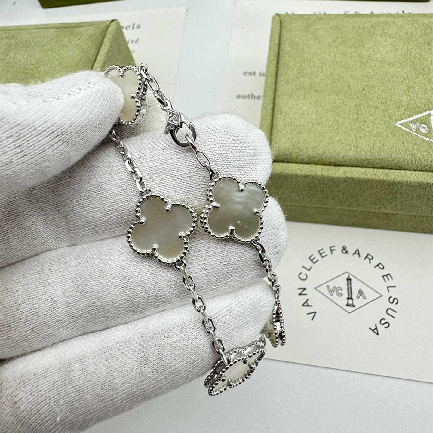 高仿首飾VanCleef&Arpels*RF48400貝母白金手鏈