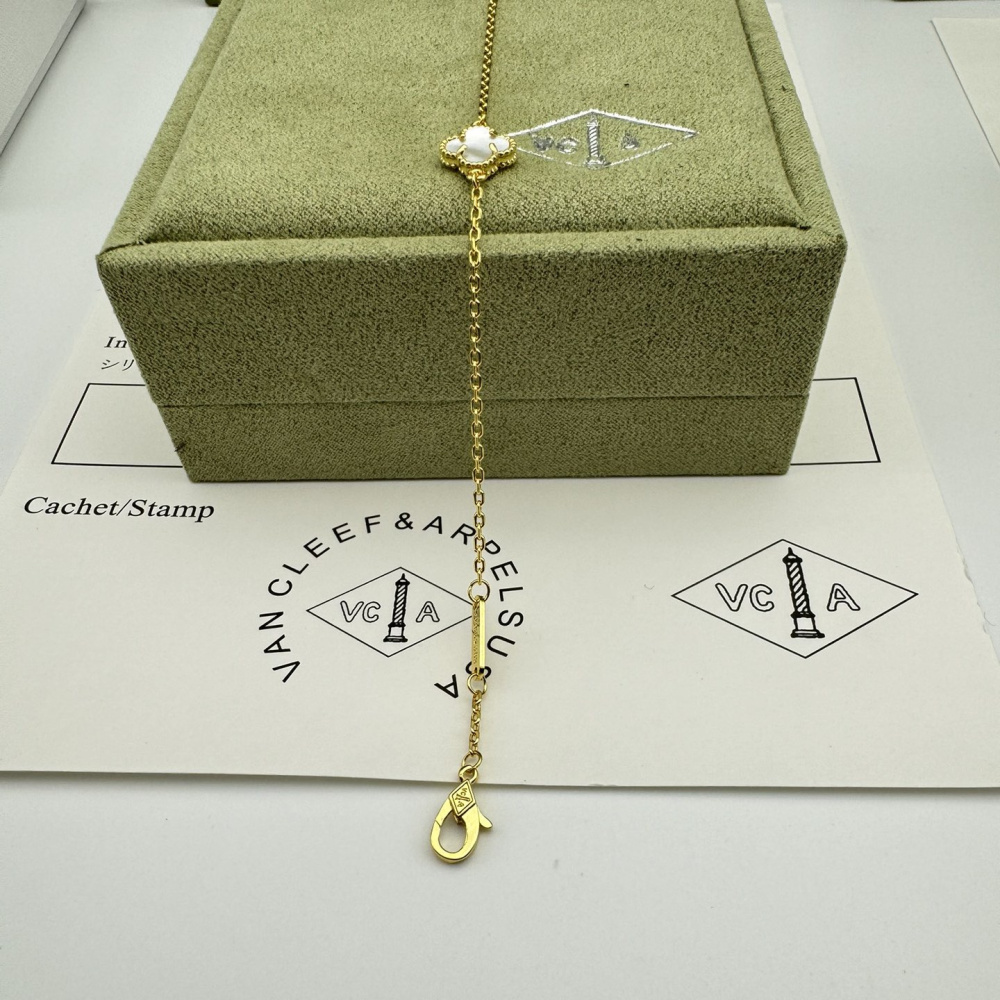 高仿首飾VanCleef&Arpels*RF68800單花貝母黃金金手鏈