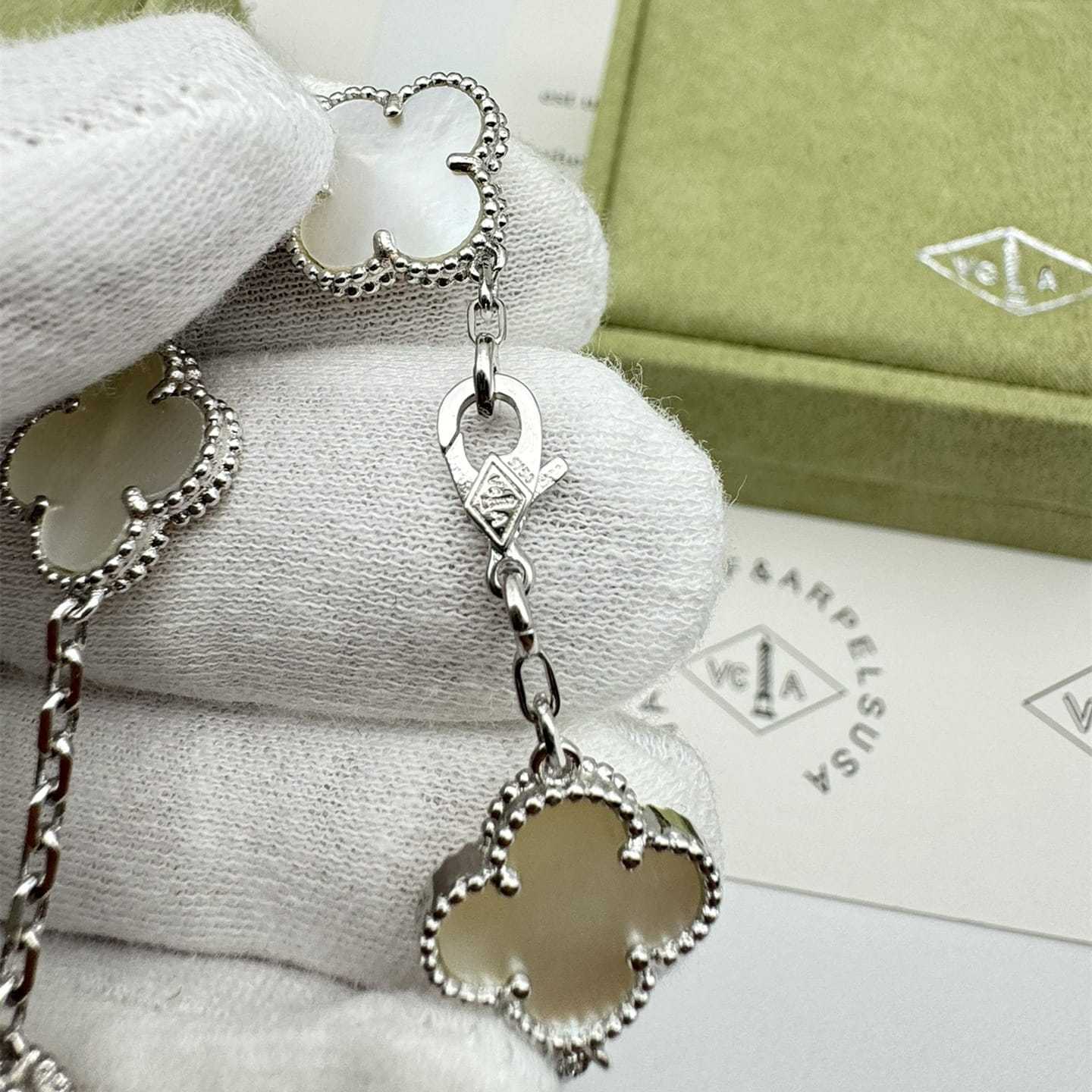 高仿首飾VanCleef&Arpels*RF48400貝母白金手鏈