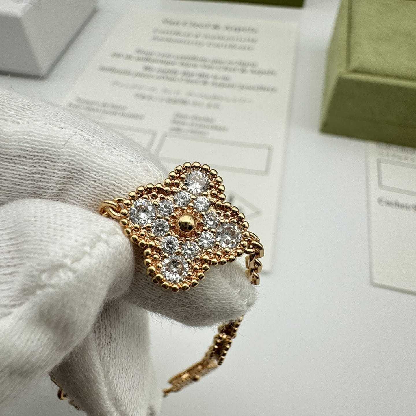 高仿首飾VanCleef&Arpels*RP2R100珍珠貝母玫瑰金手鏈