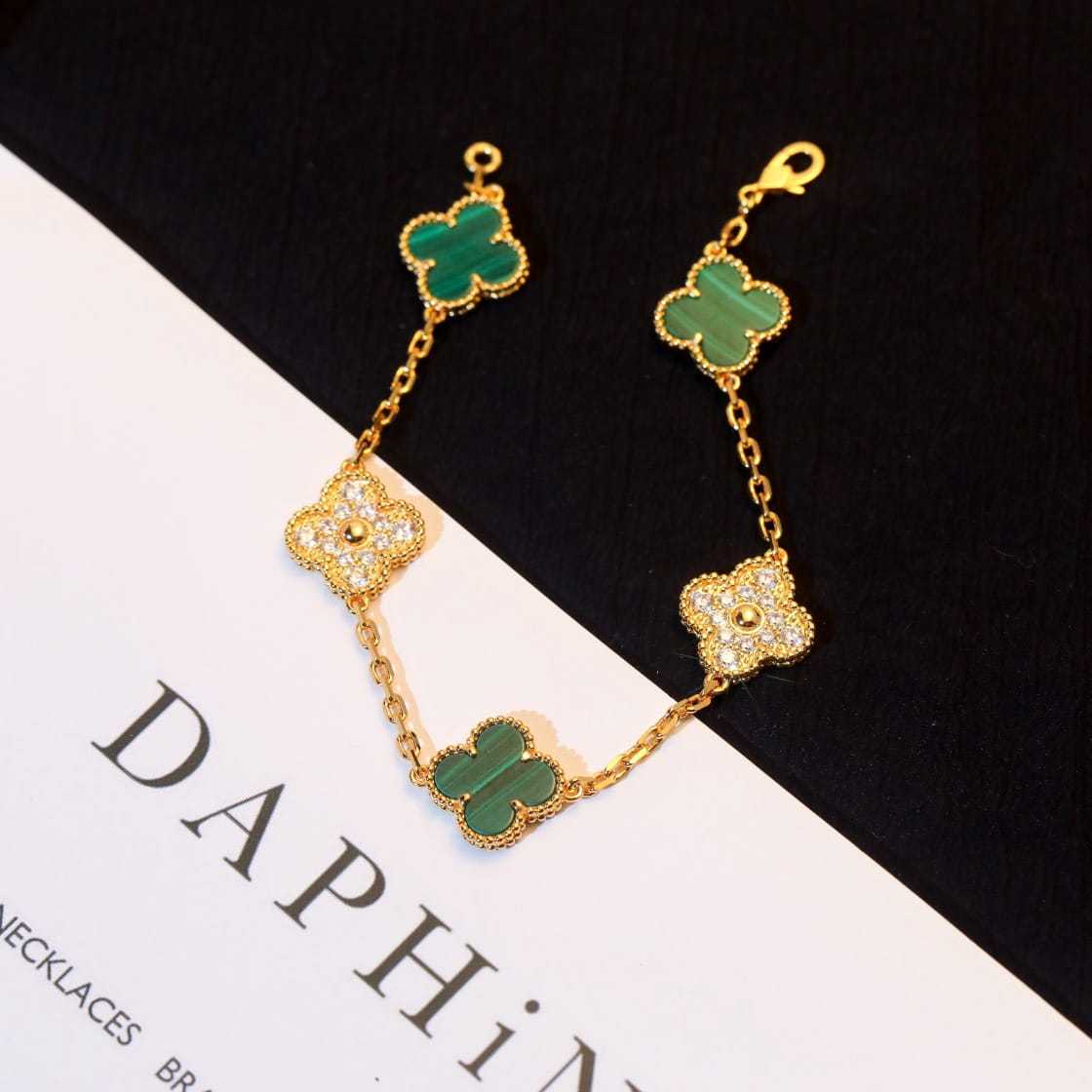 高仿首飾VanCleef&Arpels*RO7GQ00孔雀綠鑽石黃金手鏈