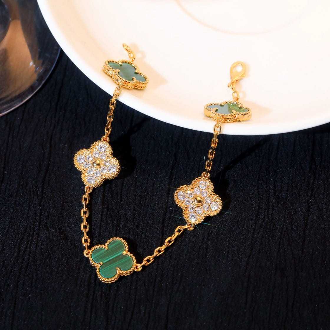 高仿首飾VanCleef&Arpels*RO7GQ00孔雀綠鑽石黃金手鏈