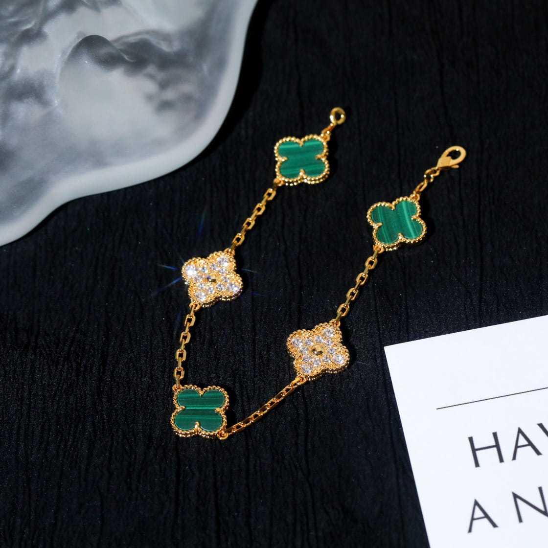 高仿首飾VanCleef&Arpels*RO7GQ00孔雀綠鑽石黃金手鏈