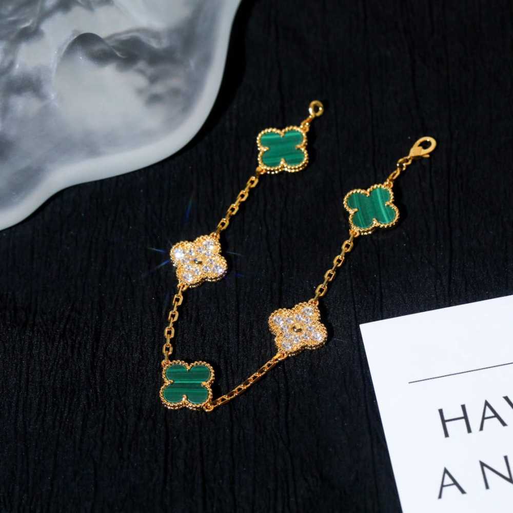 高仿首飾VanCleef&Arpels*RO7GQ00孔雀綠鑽石黃金手鏈