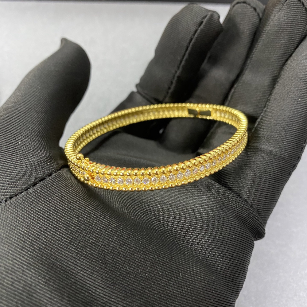 高仿首飾VanCleef&Arpels*RP27A00單排鑲鑽黃金手鐲