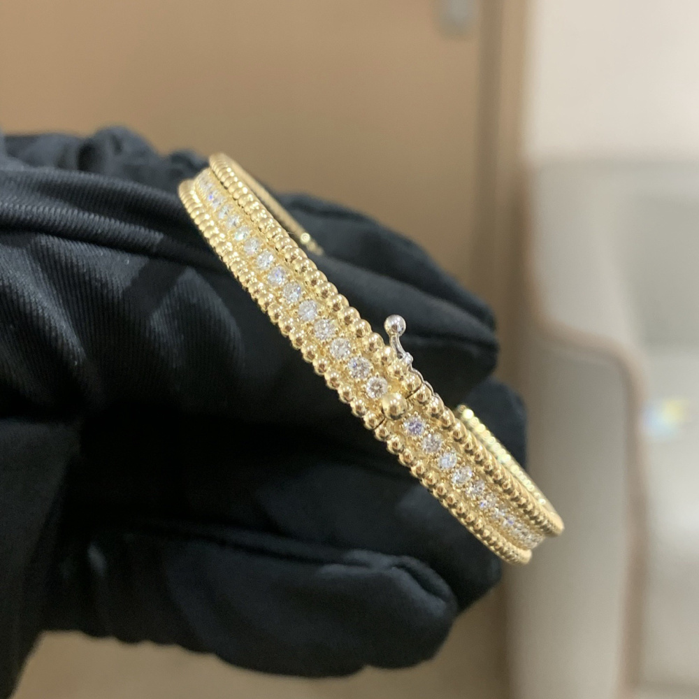 高仿首飾VanCleef&Arpels*RP27A00單排鑲鑽黃金手鐲