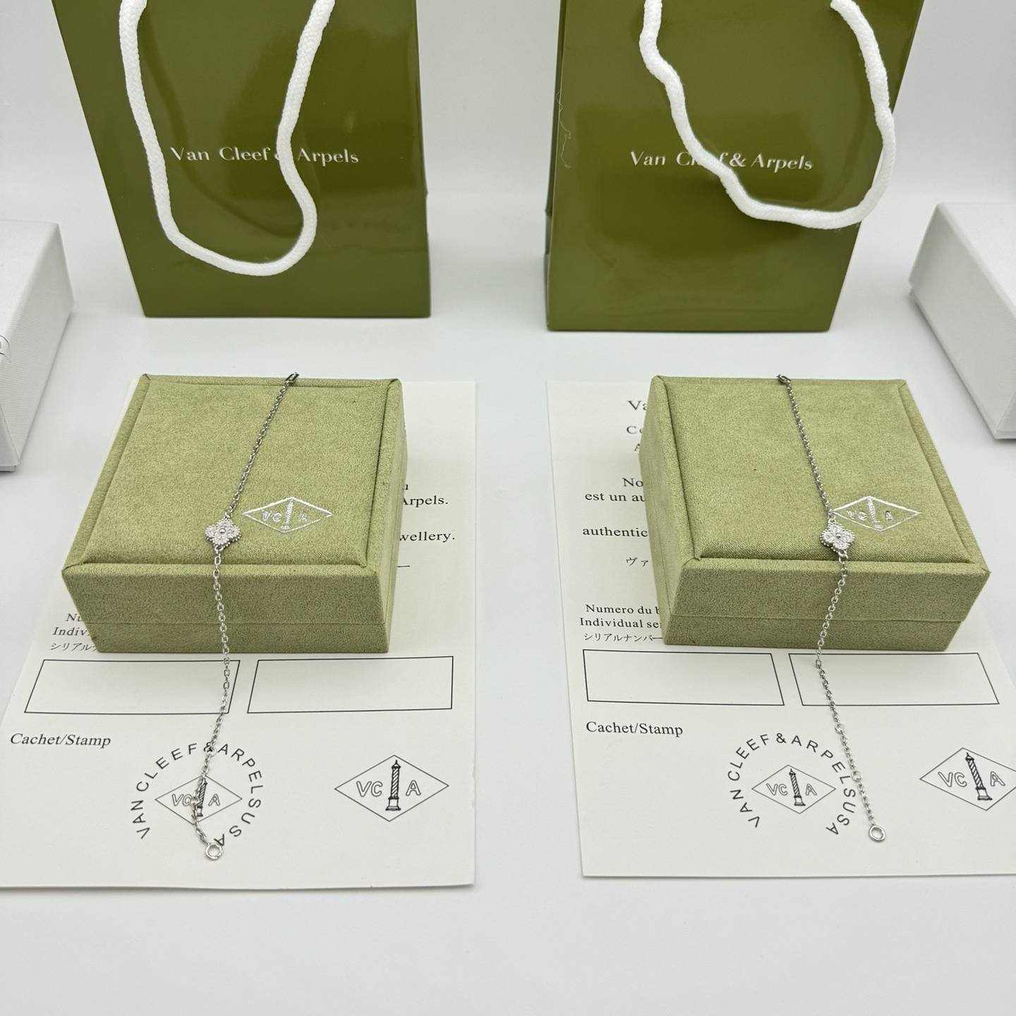 高仿首飾VanCleef&Arpels*RO85600鑽石單花白金手鏈