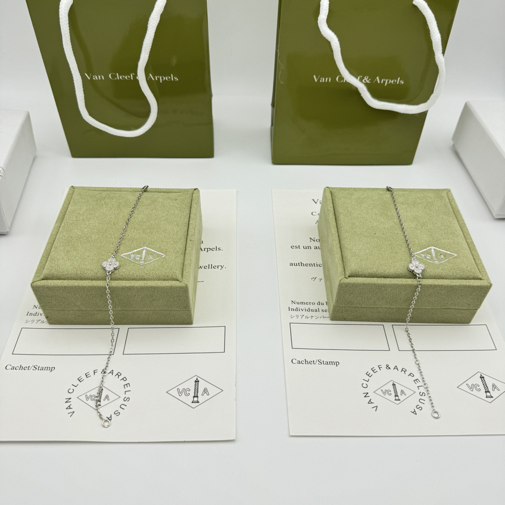 高仿首飾VanCleef&Arpels*RO85600鑽石單花白金手鏈