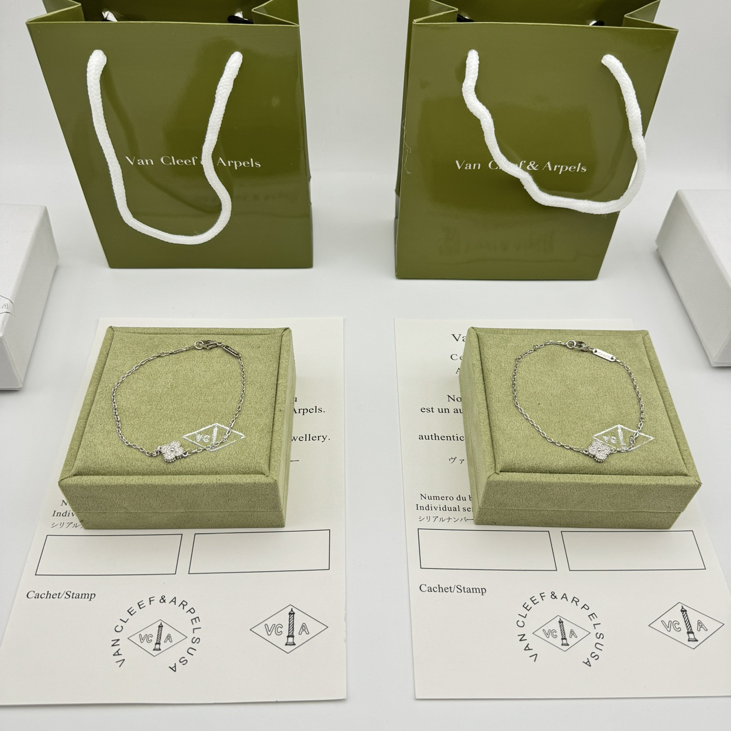 高仿首飾VanCleef&Arpels*RO85600鑽石單花白金手鏈
