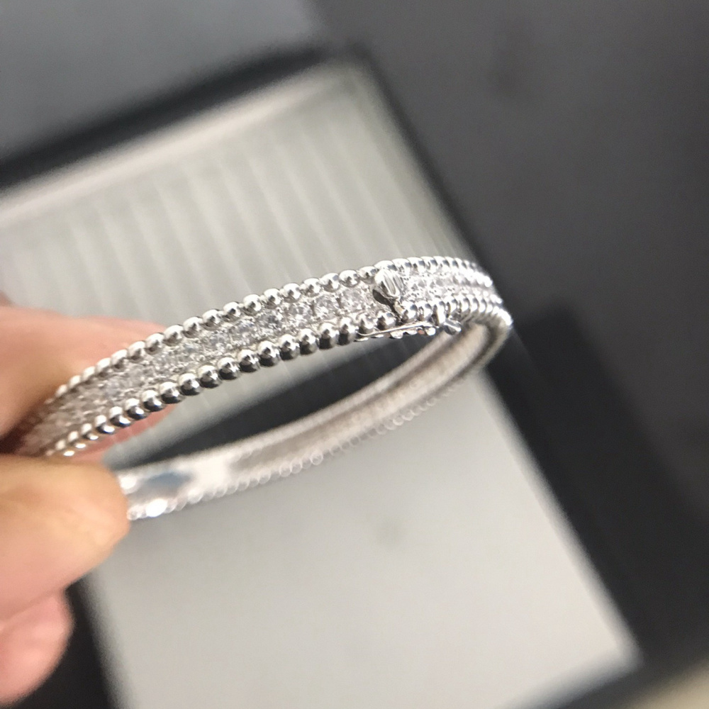 高仿首飾VanCleef&Arpels*RP27H00單排鑲鑽白金手鐲