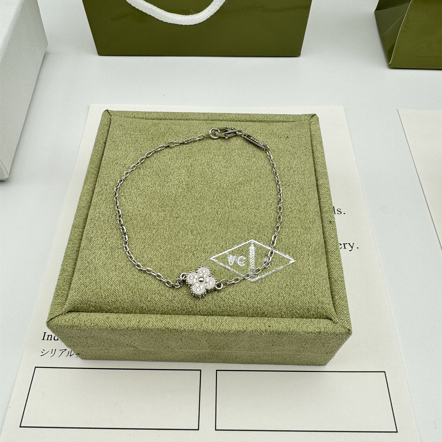 高仿首飾VanCleef&Arpels*RO85600鑽石單花白金手鏈