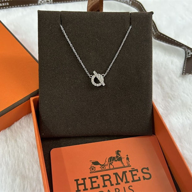 高仿Hermes*H129310B-00鑲鑽小Q白金頸鏈
