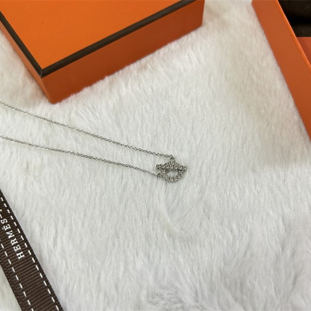 高仿Hermes*H129310B-00鑲鑽小Q白金頸鏈