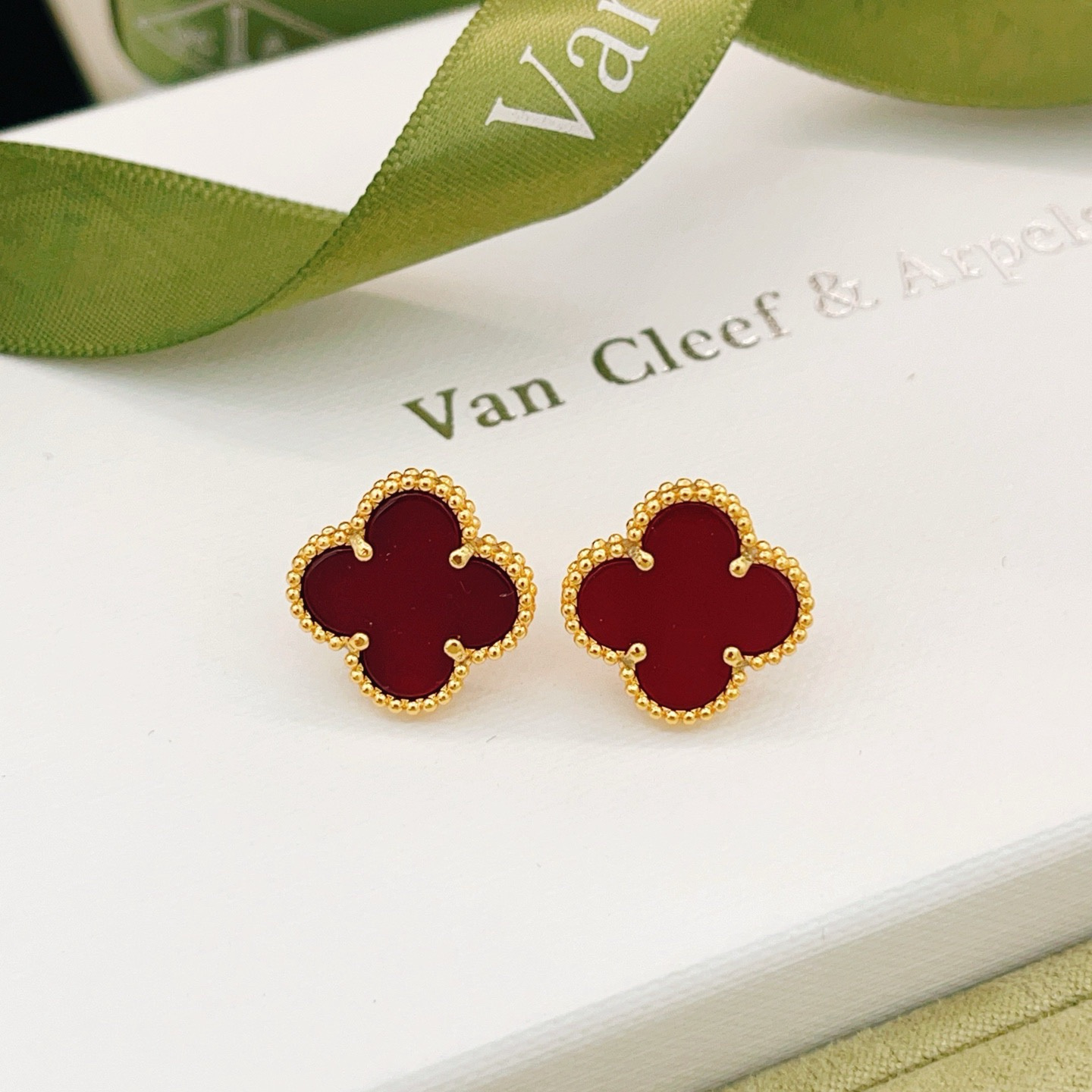 高仿首飾VanCleef&Arpels*RD40400紅玉髓耳釘黃金款大號