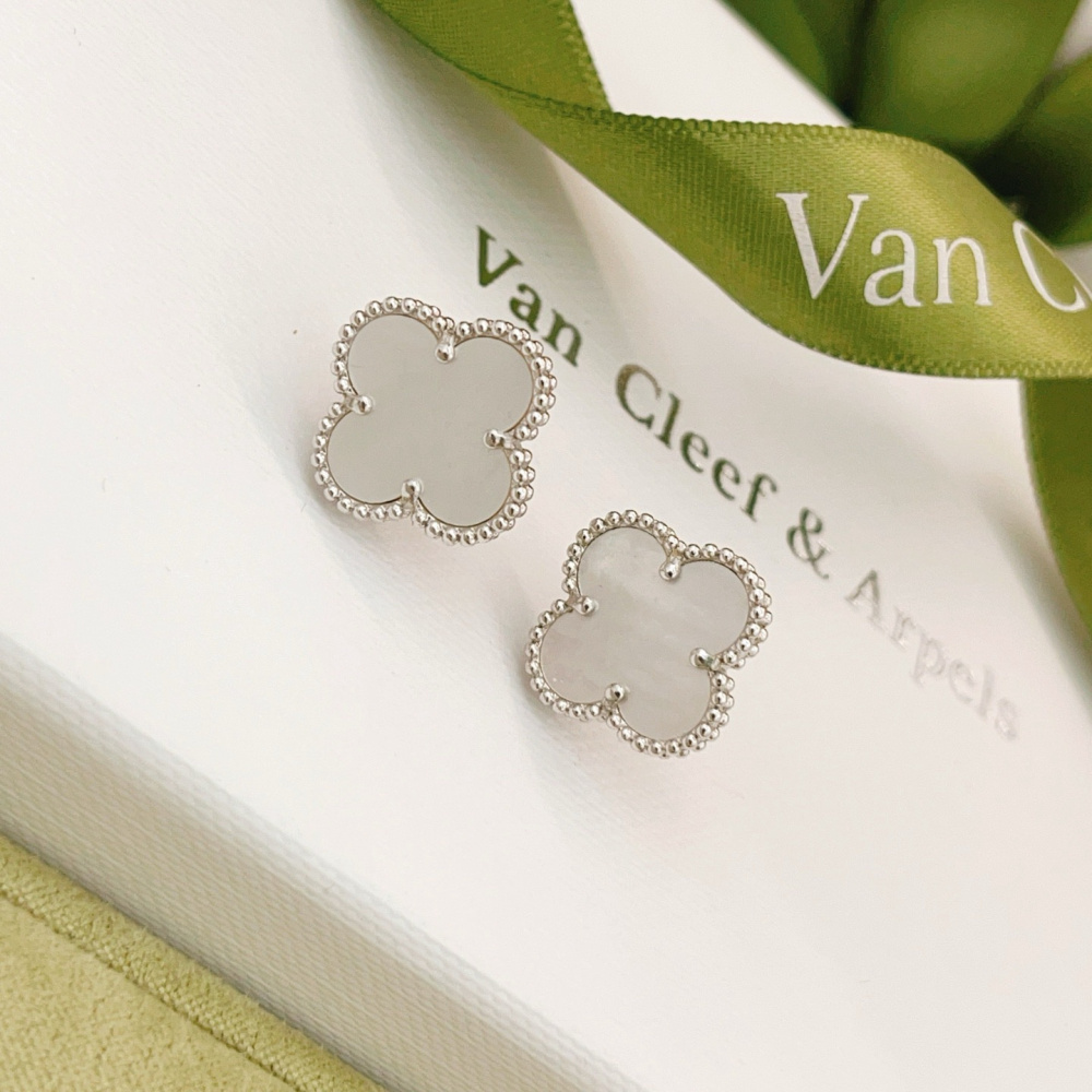 高仿首飾VanCleef&Arpels*RF48600貝母耳釘白金款大號