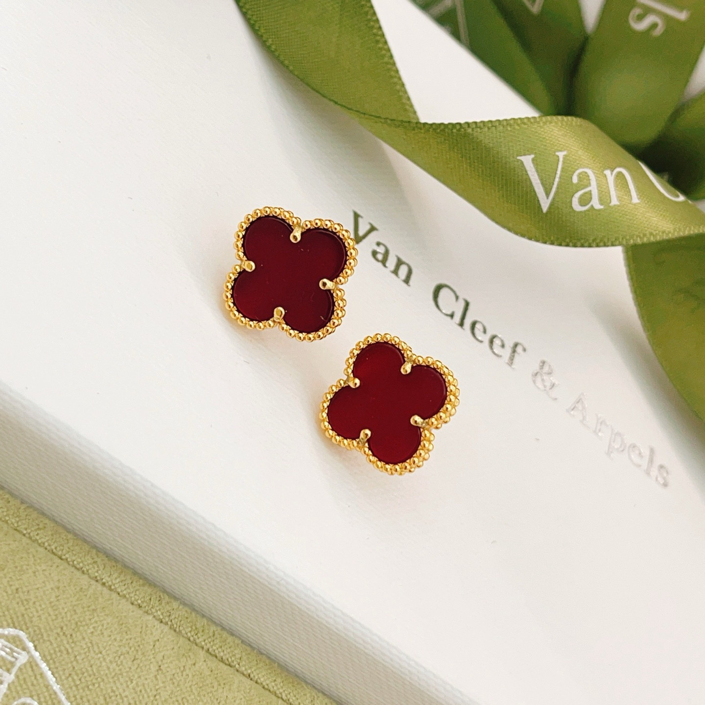 高仿首飾VanCleef&Arpels*RD40400紅玉髓耳釘黃金款大號