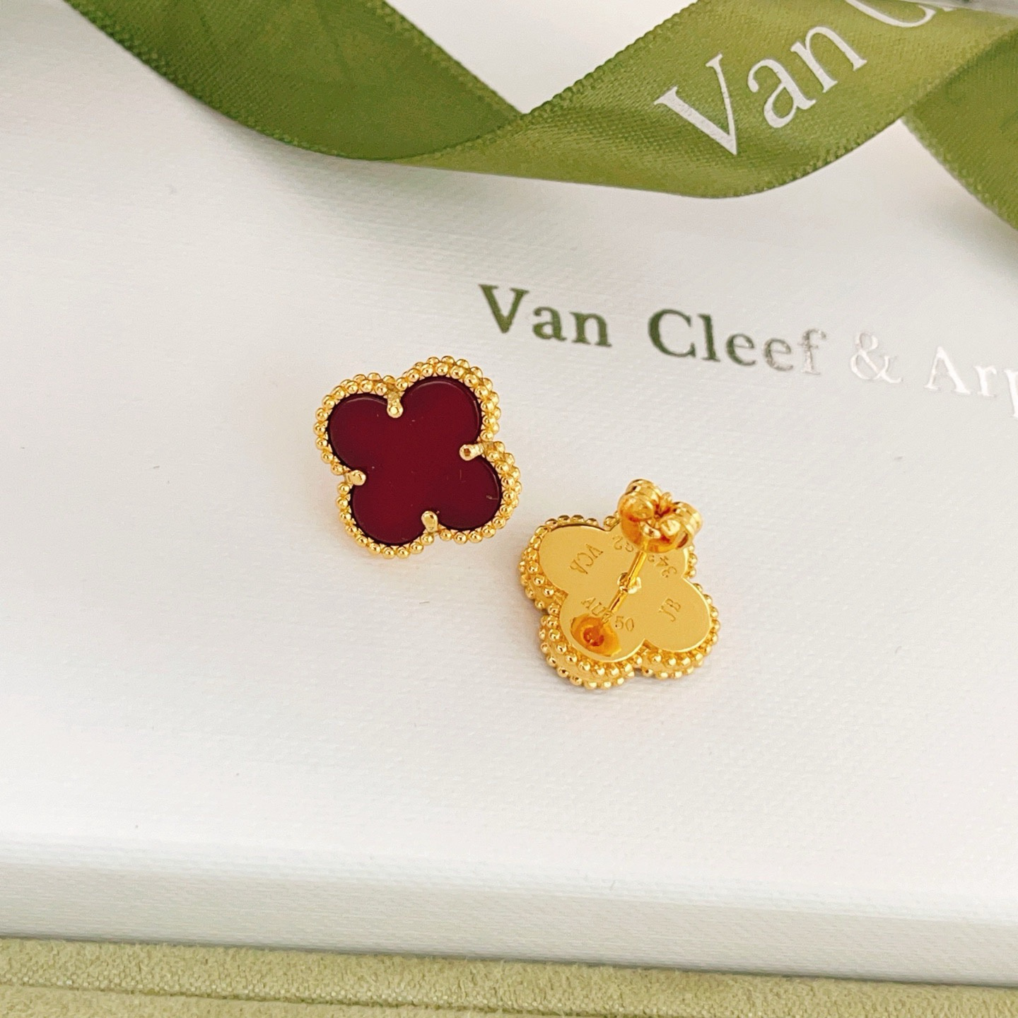 高仿首飾VanCleef&Arpels*RD40400紅玉髓耳釘黃金款大號