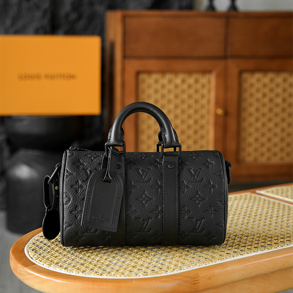 高仿LV*Keepall25系列M20900壓紋牛皮男士單肩包黑色免檢版
