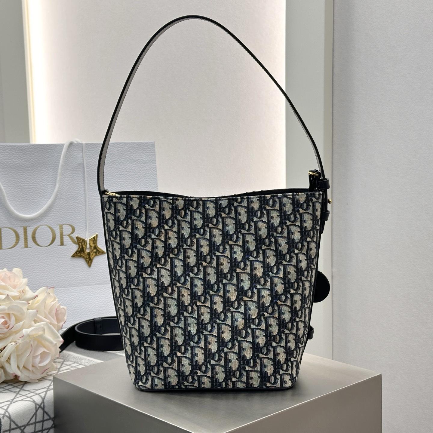 高仿Dior*Star系列M2854M928印花水桶包藍色小號免檢版