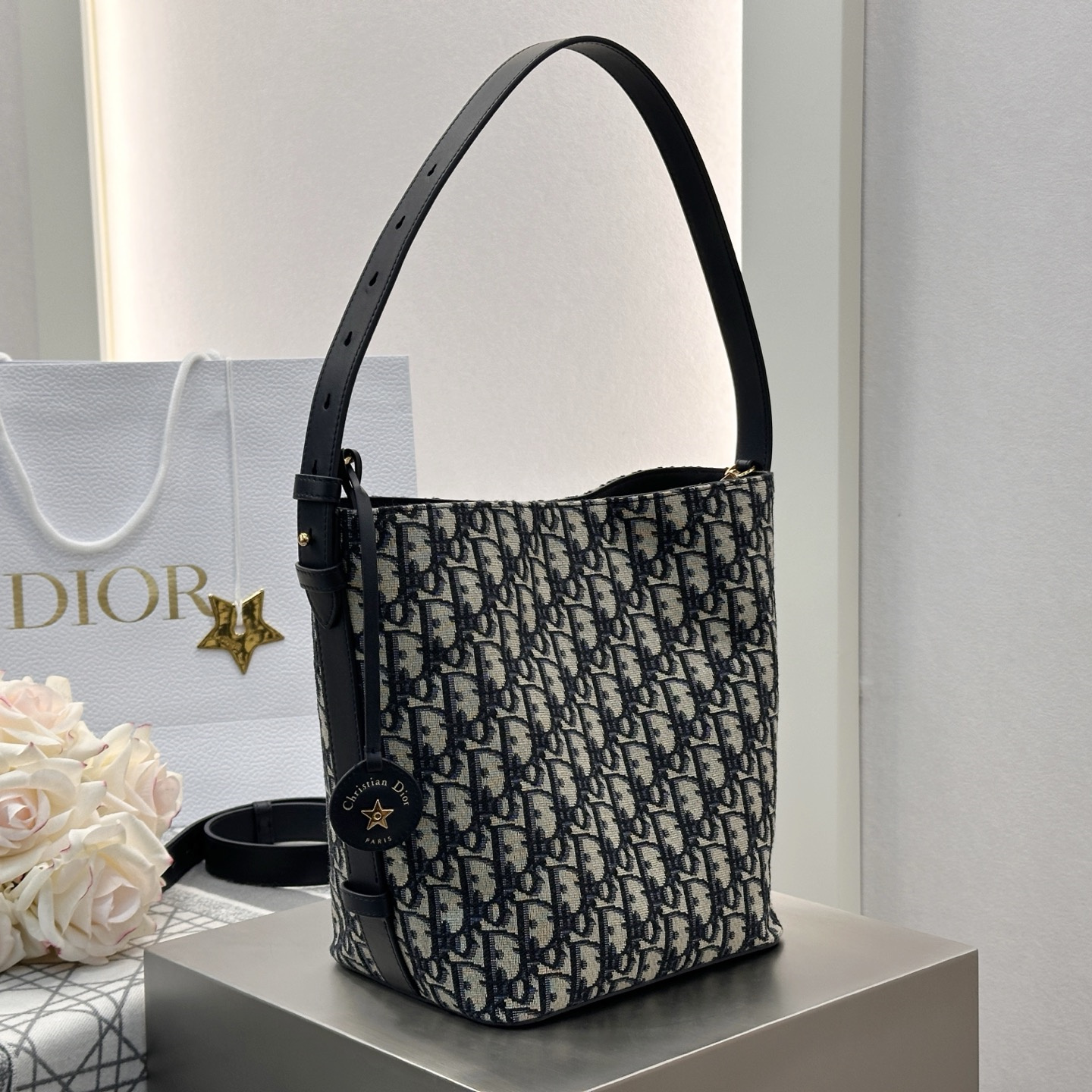 高仿Dior*Star系列M2854M928印花水桶包藍色小號免檢版