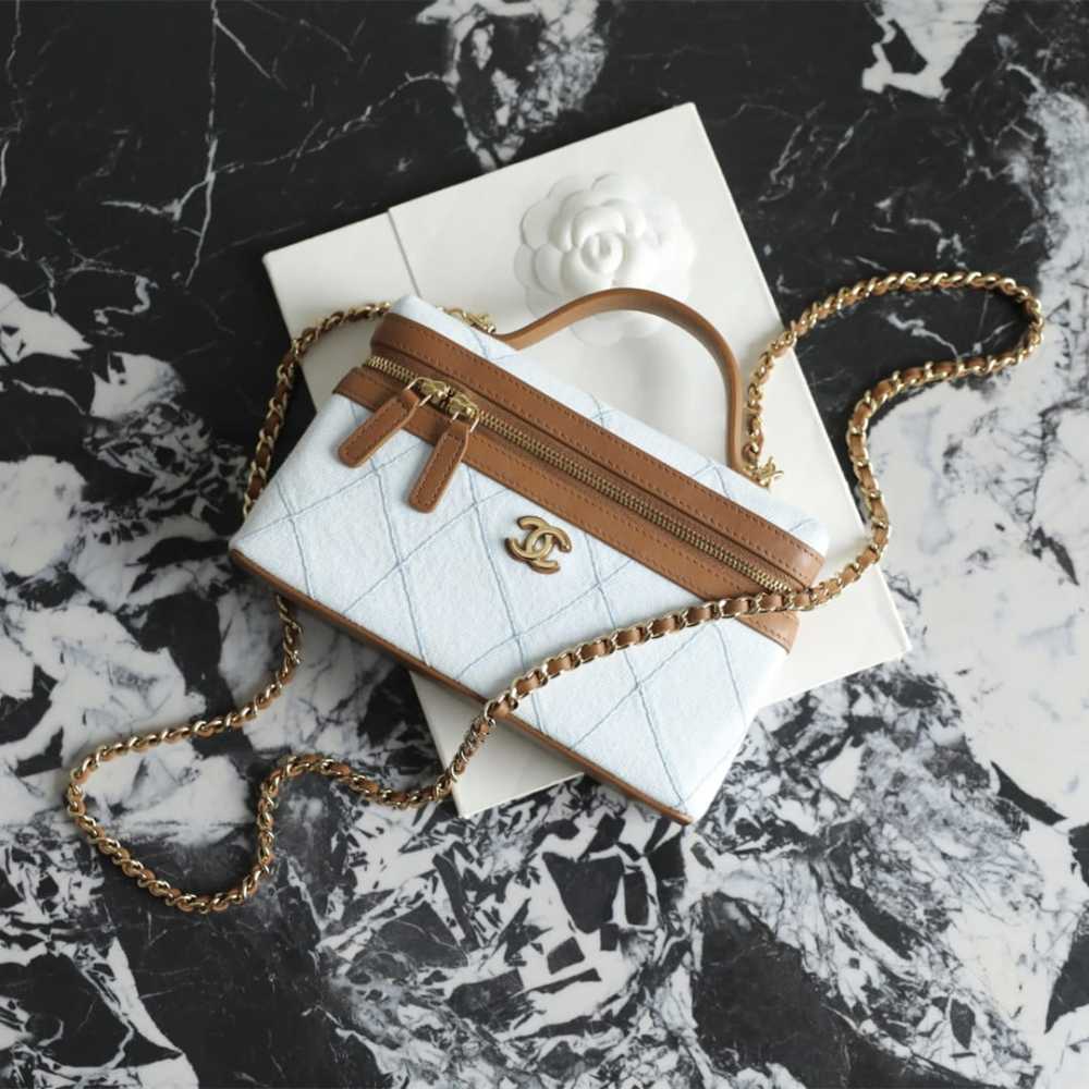 高仿Chanel*26M系列AP5184牛仔布拼皮化妝包沙灘色免檢版