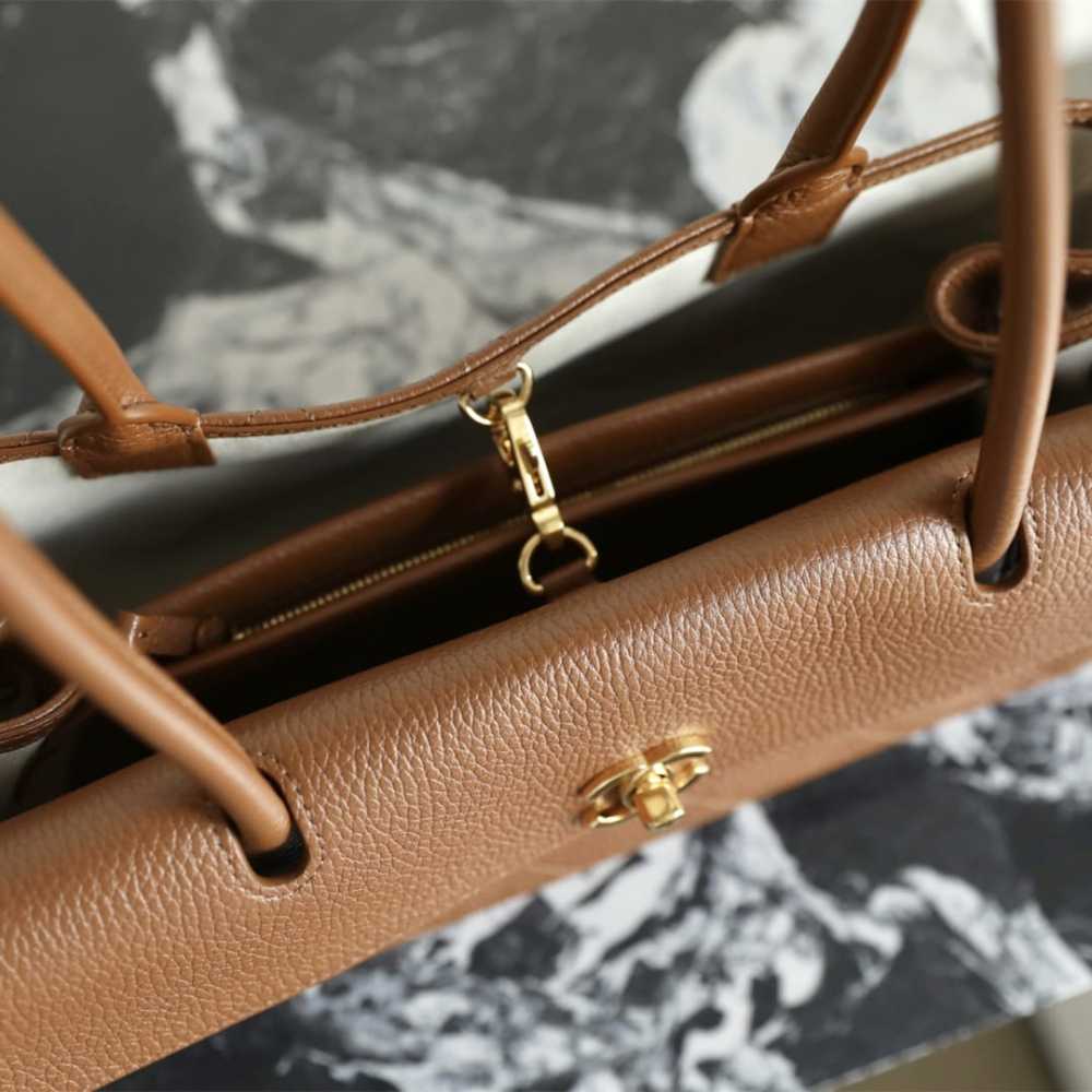 高仿Chanel*26S系列AS6288粒面小牛皮單肩包棕色免檢版