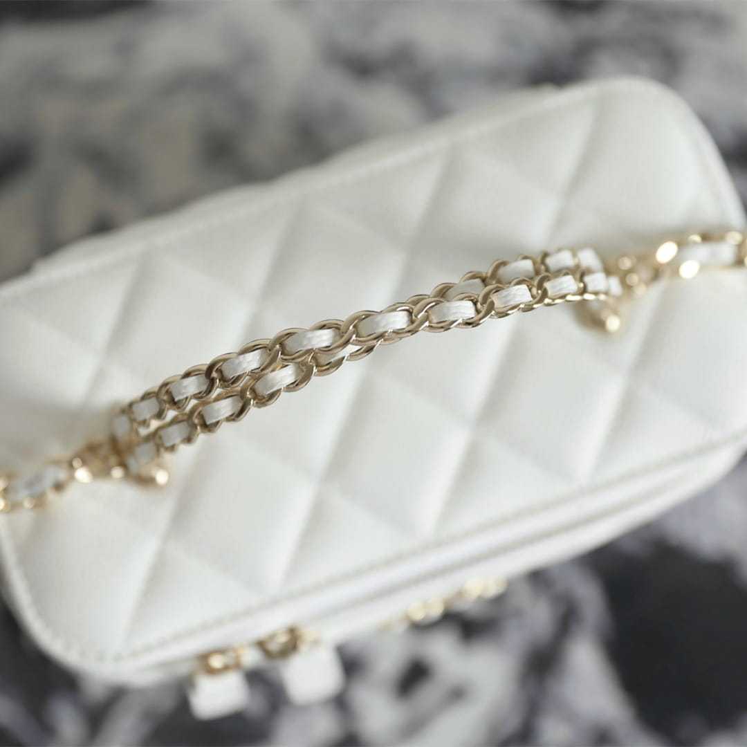 高仿Chanel*26S系列AP5182小球紋牛皮盒子包白色免檢版
