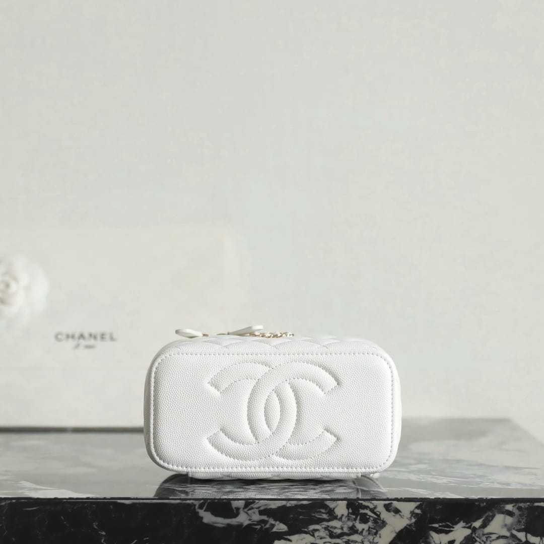 高仿Chanel*26S系列AP5182小球紋牛皮盒子包白色免檢版