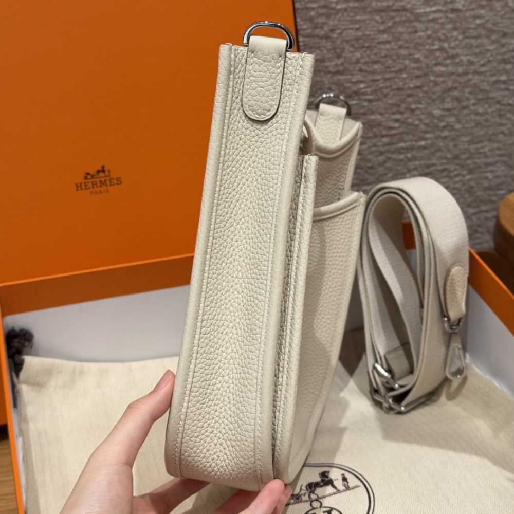 高仿Hermes*Evelyne23系列H087941CKI2奶昔白銀扣純手工