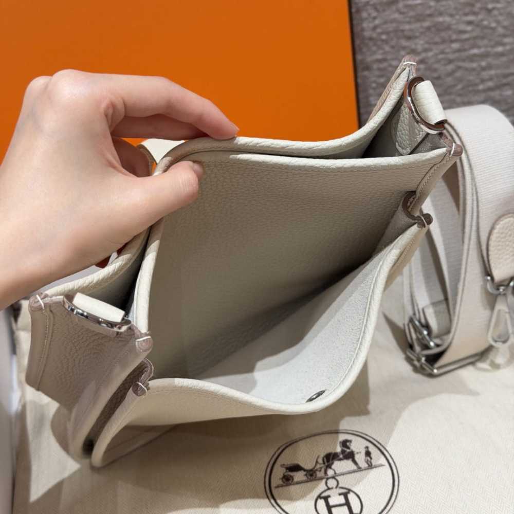高仿Hermes*Evelyne23系列H087941CKI2奶昔白銀扣純手工