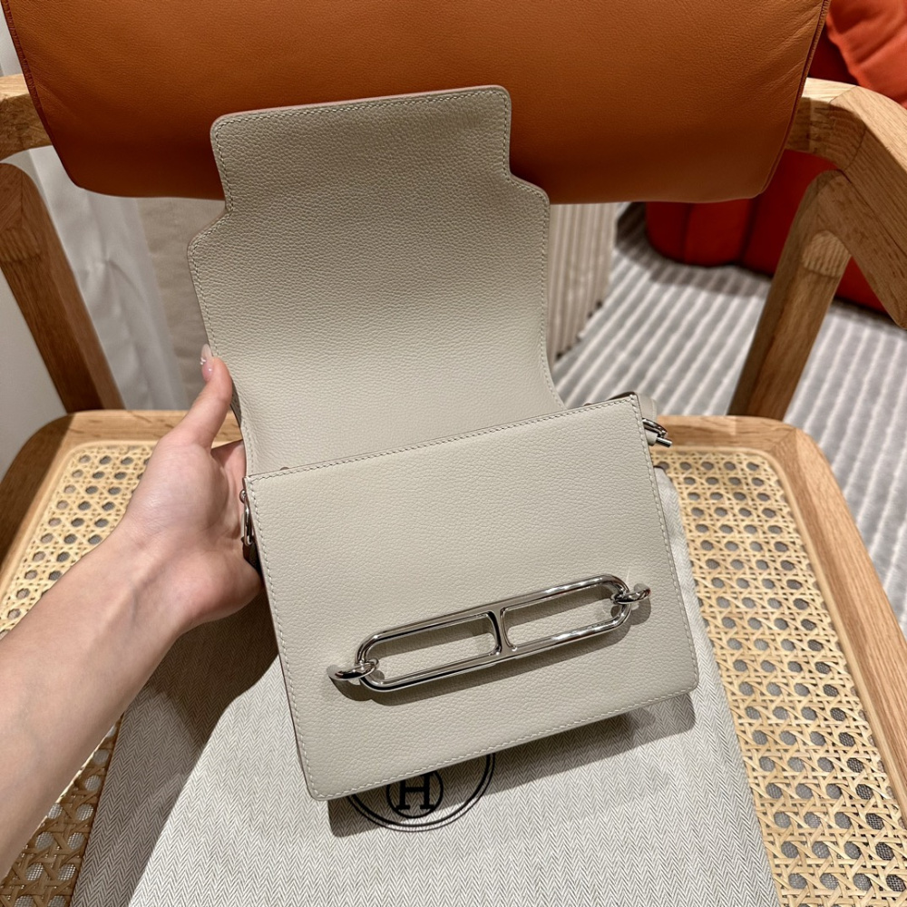 高仿Hermes*Roulis19系列H070509EP0U冰川白銀扣小牛皮純手工