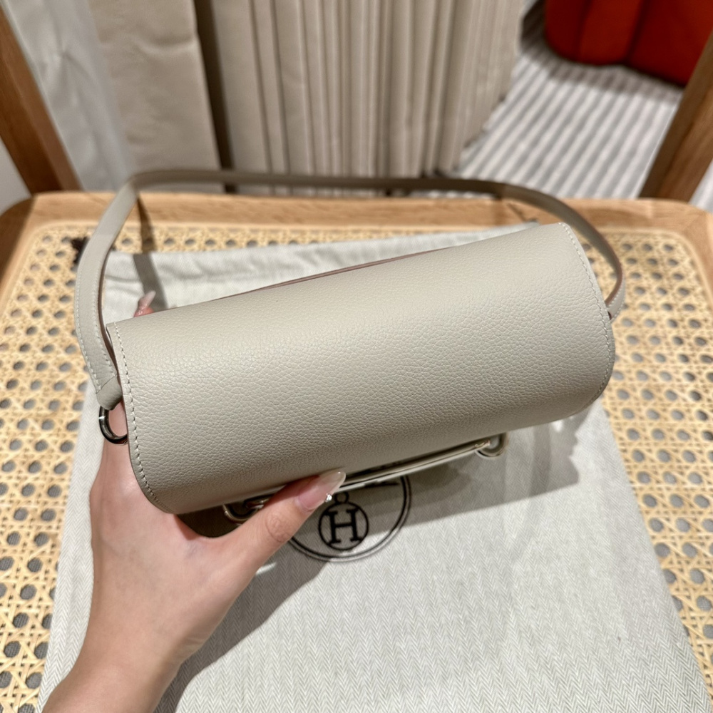 高仿Hermes*Roulis19系列H070509EP0U冰川白銀扣小牛皮純手工