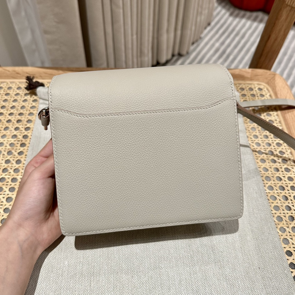 高仿Hermes*Roulis19系列H070509EP0U冰川白銀扣小牛皮純手工