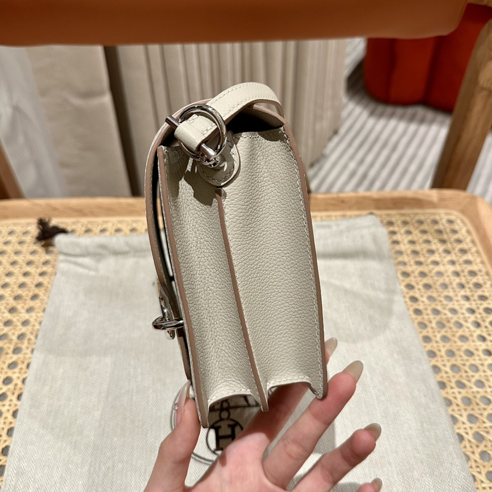 高仿Hermes*Roulis19系列H070509EP0U冰川白銀扣小牛皮純手工