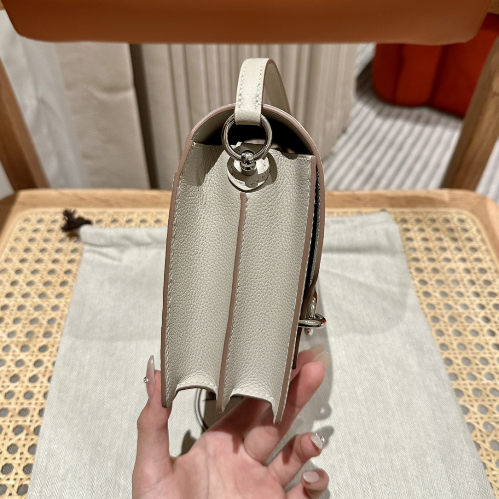 高仿Hermes*Roulis19系列H070509EP0U冰川白銀扣小牛皮純手工