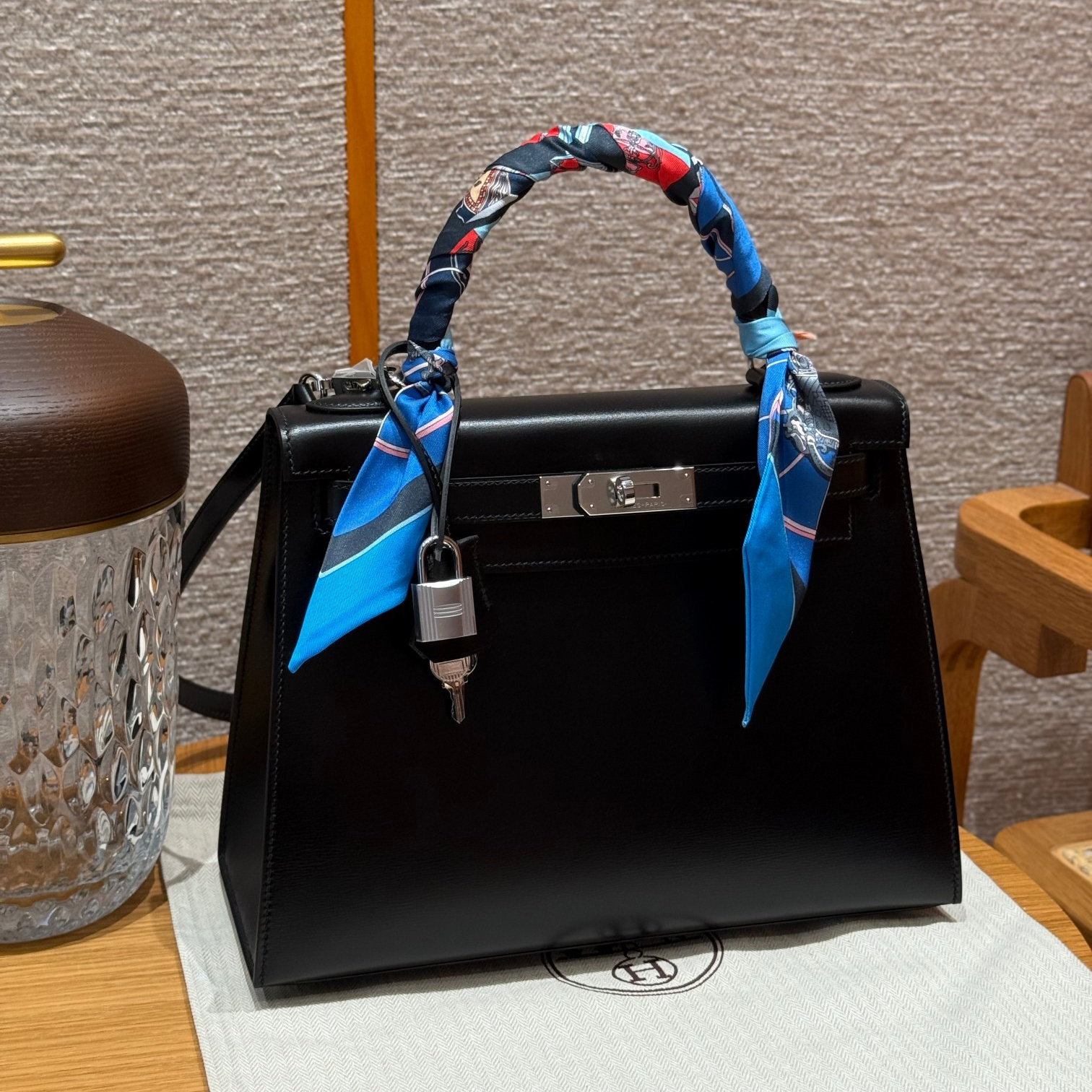 高仿Hermes*Kelly28系列H043130BO89黑色銀扣牛皮純手工