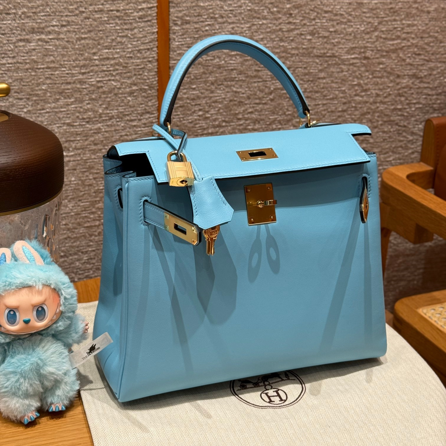 高仿Hermes*Kelly28系列H043230SW7N糖果藍金扣牛皮純手工