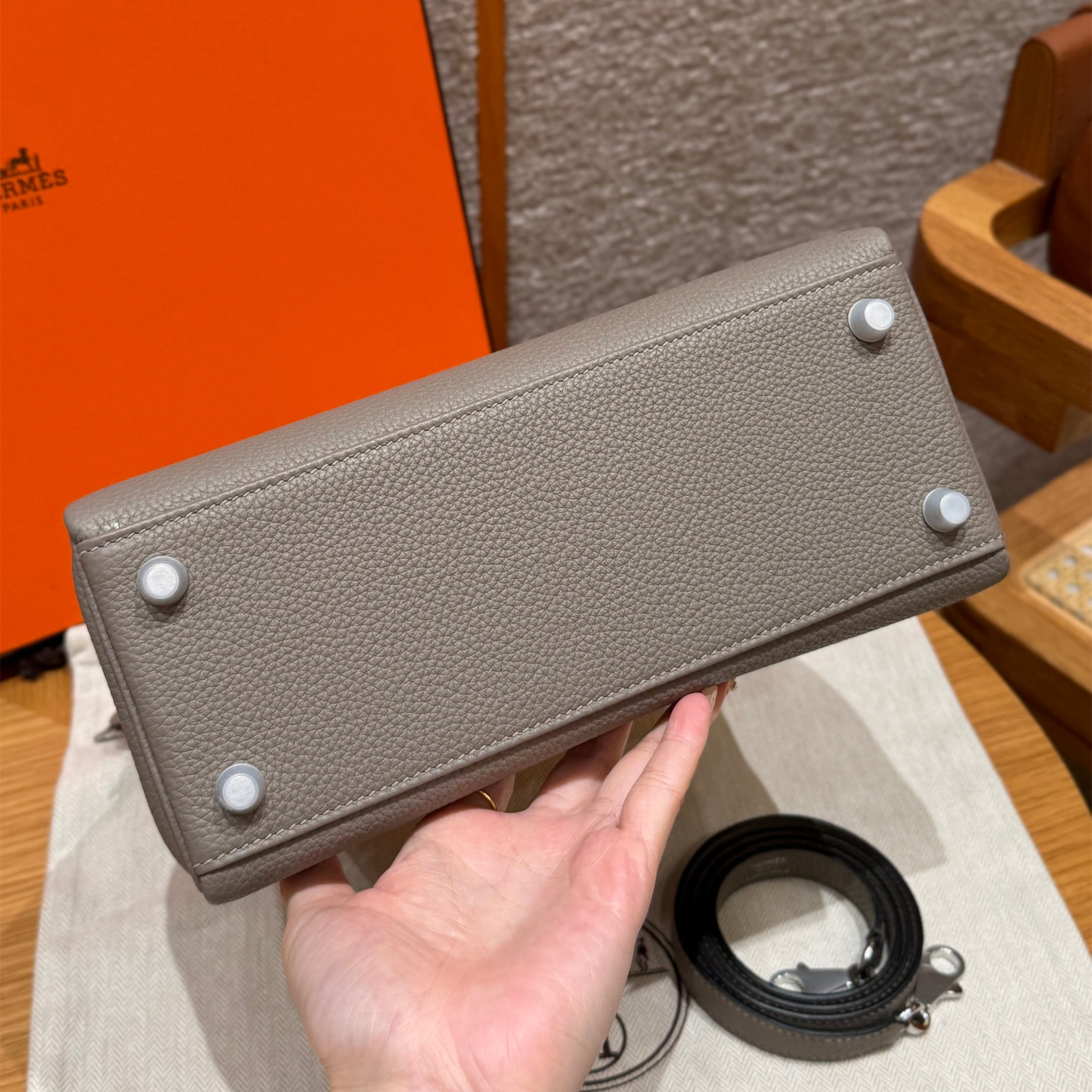 高仿Hermes*Kelly25系列H043220TCM8瀝青灰銀扣牛皮純手工