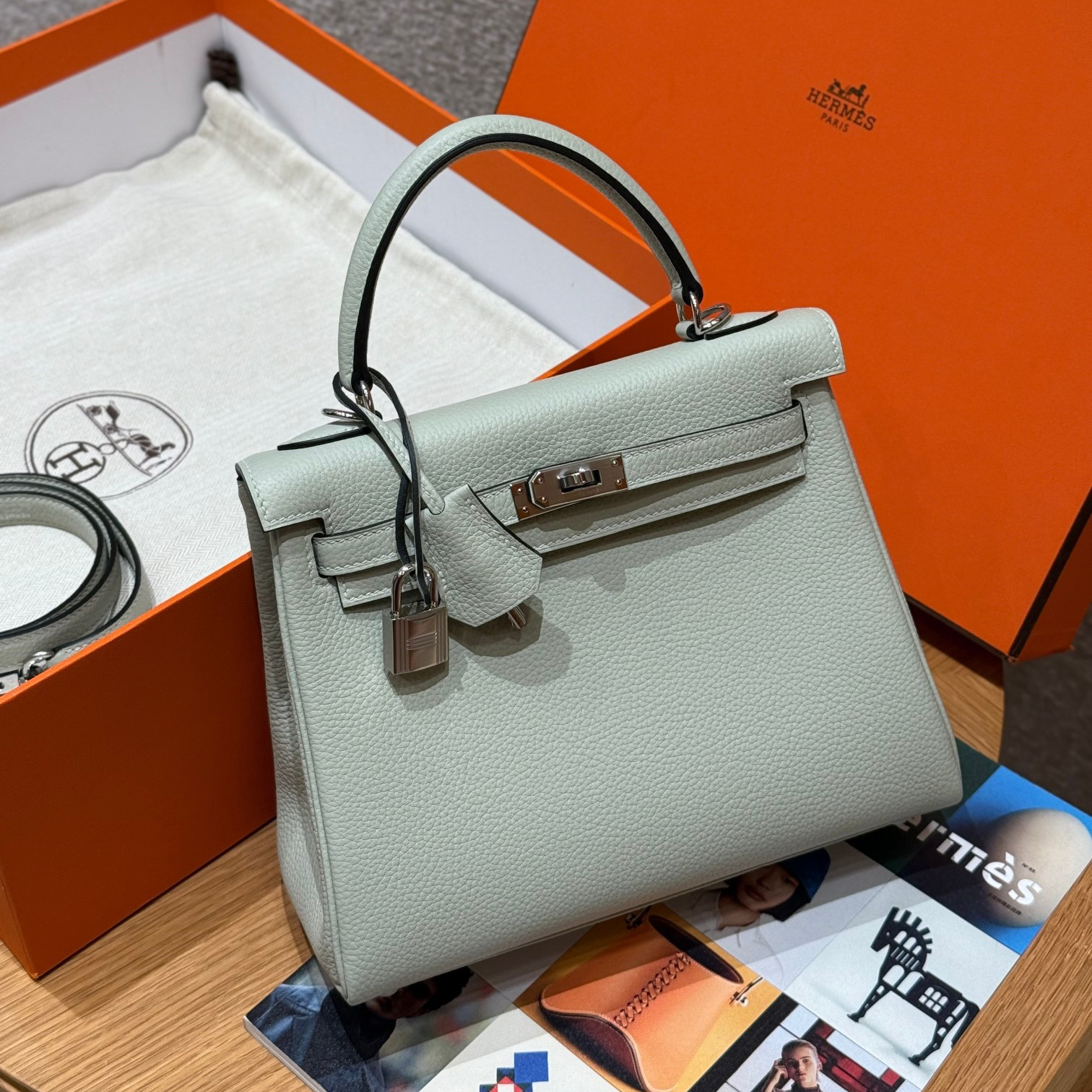 高仿Hermes*Kelly25系列H043220TC0W冰晶灰銀扣牛皮純手工